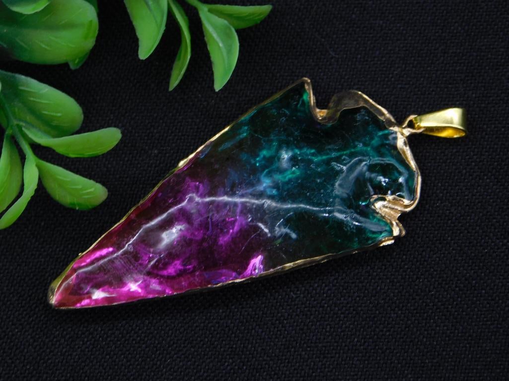 RAINBOW STYLE ARROWHEAD PENDANT ROCK STONE LAPIDARY SPECIMEN (1 of 2)