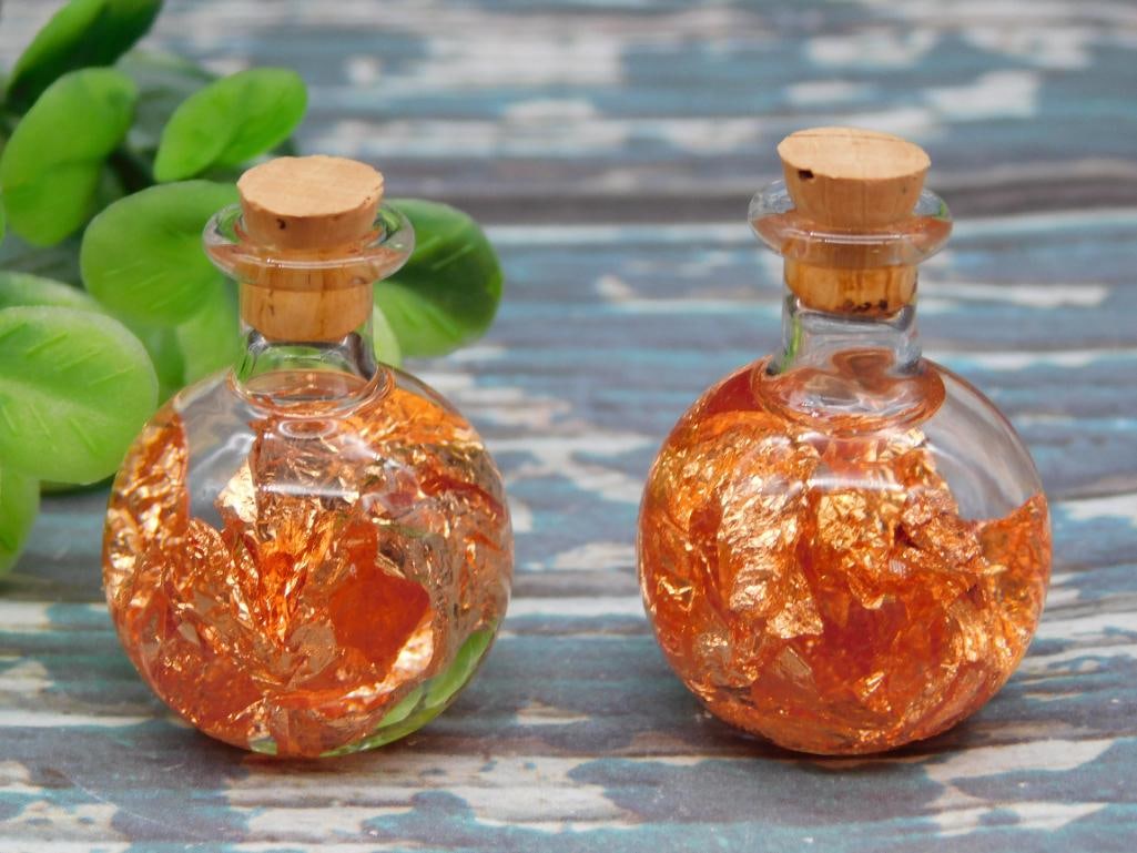 COPPER FLAKES IN BOTTLE ROCK STONE LAPIDARY SPECIMEN (1 of 2)
