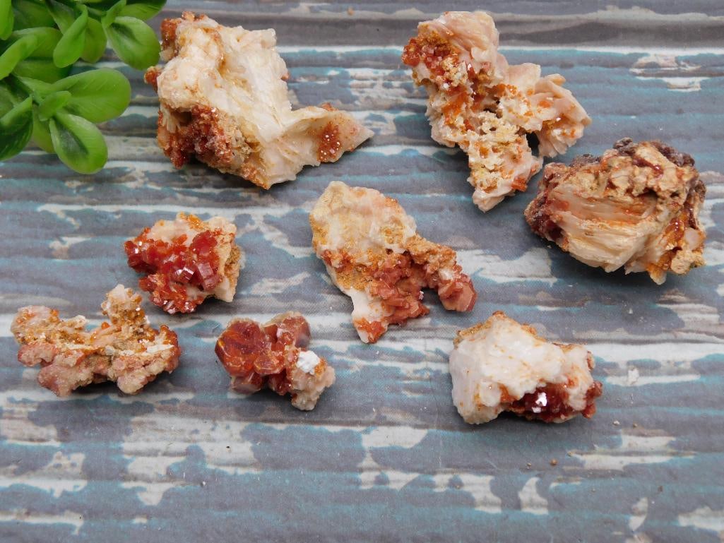 VANADINITE ROCK STONE LAPIDARY SPECIMEN: VANADINITE ROCK STONE LAPIDARY SPECIMEN
