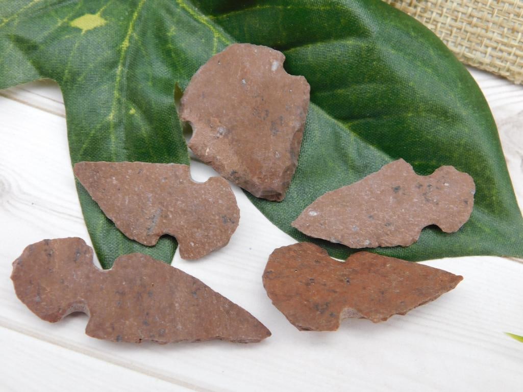HAND KNAPPED ARTIFACT TOOLS ROCK STONE LAPIDARY SPECIMEN: HAND KNAPPED ARTIFACT TOOLS ROCK STONE LAPIDARY SPECIMEN - Part of our Discover Twilight Bazaar, Crystals and Gems auction at HATMAN'S Auctions! Please see photos for measurements and condition. YES,