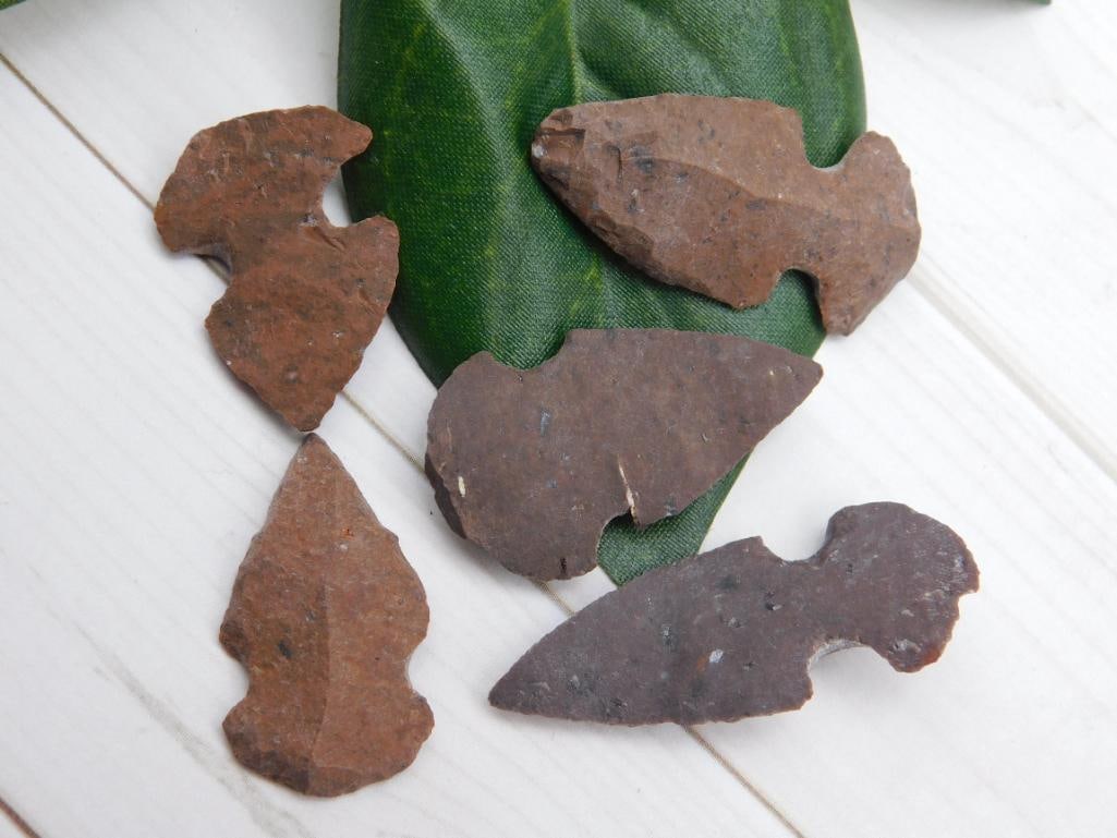 HAND KNAPPED ARTIFACT TOOLS ROCK STONE LAPIDARY SPECIMEN: HAND KNAPPED ARTIFACT TOOLS ROCK STONE LAPIDARY SPECIMEN - Part of our Discover Twilight Bazaar, Crystals and Gems auction at HATMAN'S Auctions! Please see photos for measurements and condition. YES,