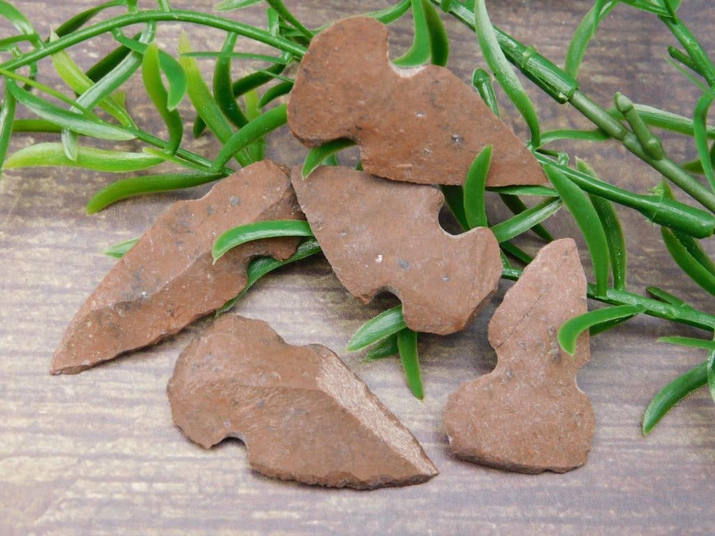HAND KNAPPED ARTIFACT TOOLS ROCK STONE LAPIDARY SPECIMEN: HAND KNAPPED ARTIFACT TOOLS ROCK STONE LAPIDARY SPECIMEN - Part of our Discover Twilight Bazaar, Crystals and Gems auction at HATMAN'S Auctions! Please see photos for measurements and condition. YES,