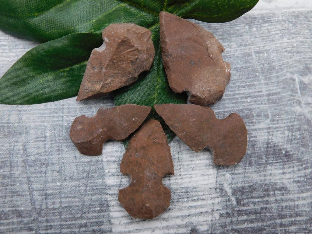 HAND KNAPPED ARTIFACT TOOLS ROCK STONE LAPIDARY SPECIMEN: HAND KNAPPED ARTIFACT TOOLS ROCK STONE LAPIDARY SPECIMEN - Part of our Discover Twilight Bazaar, Crystals and Gems auction at HATMAN'S Auctions! Please see photos for measurements and condition. YES,