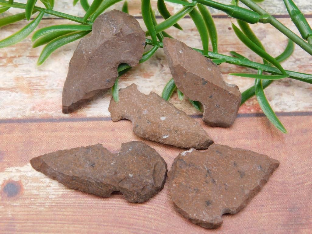 HAND KNAPPED ARTIFACT TOOLS ROCK STONE LAPIDARY SPECIMEN: HAND KNAPPED ARTIFACT TOOLS ROCK STONE LAPIDARY SPECIMEN - Part of our Discover Twilight Bazaar, Crystals and Gems auction at HATMAN'S Auctions! Please see photos for measurements and condition. YES, 