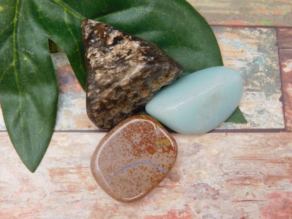 SPECIAL JEWELRY SALE! SEE PHOTOS FOR DETAILS: SPECIAL JEWELRY SALE! SEE PHOTOS FOR DETAILS - Part of our Discover Twilight Bazaar, Crystals and Gems auction at HATMAN'S Auctions! Please see photos for measurements and condition. YES, we have in-h