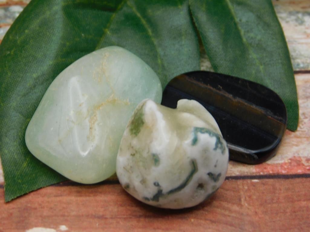 SPECIAL JEWELRY SALE! SEE PHOTOS FOR DETAILS: SPECIAL JEWELRY SALE! SEE PHOTOS FOR DETAILS - Part of our Discover Twilight Bazaar, Crystals and Gems auction at HATMAN'S Auctions! Please see photos for measurements and condition. YES, we have in-h