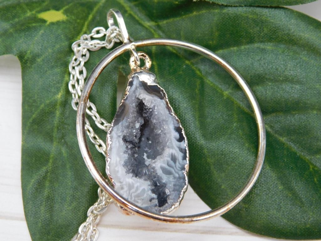 GEODE HALF PENDANT NECKLACE ROCK STONE LAPIDARY SPECIMEN: GEODE HALF PENDANT NECKLACE ROCK STONE LAPIDARY SPECIMEN - Part of our Discover Twilight Bazaar, Crystals and Gems auction at HATMAN'S Auctions! Please see photos for measurements and condition. YES,