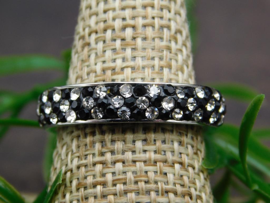 GENUINE STONE RING SIZE 7: GENUINE STONE RING SIZE 7 - Part of our Discover Twilight Bazaar, Crystals and Gems auction at HATMAN'S Auctions! Please see photos for measurements and condition. YES, we have in-house shipping! We h