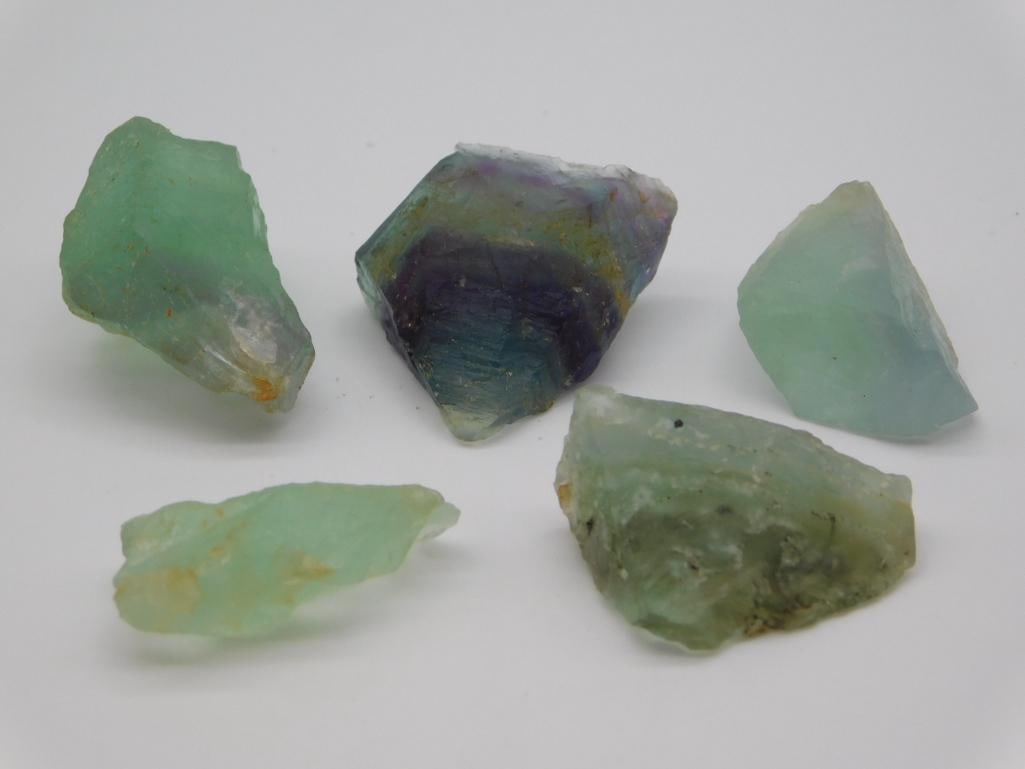 FLUORITE ROCK STONE LAPIDARY SPECIMEN: FLUORITE ROCK STONE LAPIDARY SPECIMEN — Part of our Discover Curiosity Shop, Crystals and Gems auction at HATMAN'S Auctions! Please see photos for measurements and condition. YES, we have in-house
