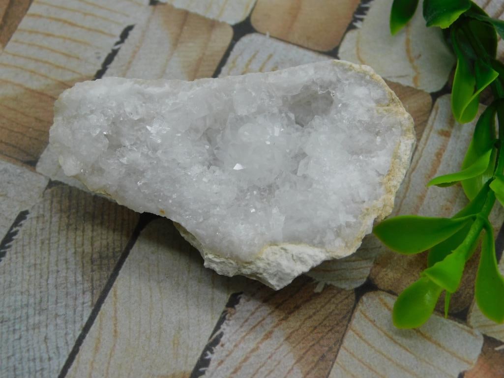 GEODE ROCK STONE LAPIDARY SPECIMEN: GEODE ROCK STONE LAPIDARY SPECIMEN — Part of our Discover Curiosity Shop, Crystals and Gems auction at HATMAN'S Auctions! Please see photos for measurements and condition. YES, we have in-house ship