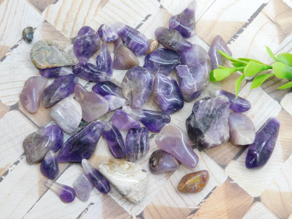 AMETHYST AND ROYAL AZTEC LACE ROCK STONE LAPIDARY SPECIMEN: AMETHYST AND ROYAL AZTEC LACE ROCK STONE LAPIDARY SPECIMEN — Part of our Discover Curiosity Shop, Crystals and Gems auction at HATMAN'S Auctions! Please see photos for measurements and condition.
