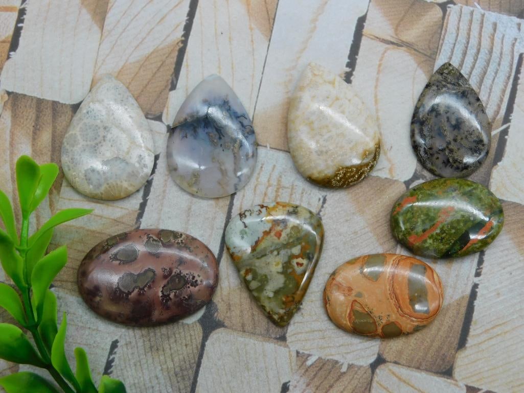 CABOCHONS ROCK STONE LAPIDARY SPECIMEN: CABOCHONS ROCK STONE LAPIDARY SPECIMEN — Part of our Discover Curiosity Shop, Crystals and Gems auction at HATMAN'S Auctions! Please see photos for measurements and condition. YES, we have in-house 
