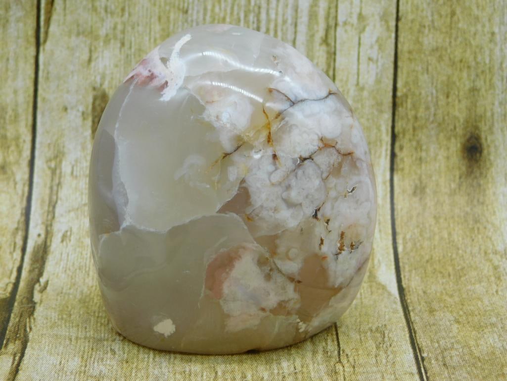 HATMANS FLOWER PETAL AGATE ROCK STONE LAPIDARY SPECIMEN: HATMANS FLOWER PETAL AGATE ROCK STONE LAPIDARY SPECIMEN — Part of our Discover Curiosity Shop, Crystals and Gems auction at HATMAN'S Auctions! Please see photos for measurements and condition. YES, 
