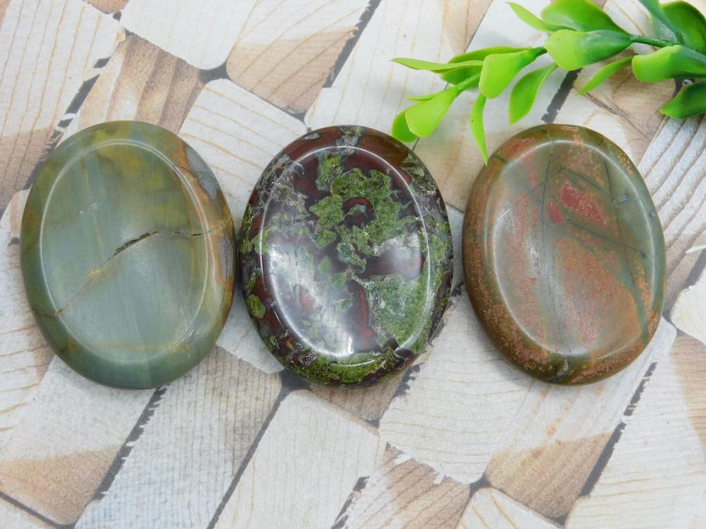 WORRY STONES ROCK STONE LAPIDARY SPECIMEN: WORRY STONES ROCK STONE LAPIDARY SPECIMEN — Part of our Discover Curiosity Shop, Crystals and Gems auction at HATMAN'S Auctions! Please see photos for measurements and condition. YES, we have
