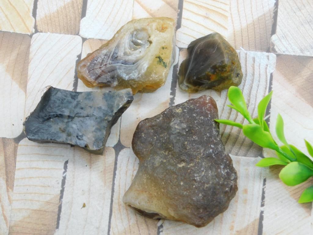 MIXED LOT ROCK STONE LAPIDARY SPECIMEN: MIXED LOT ROCK STONE LAPIDARY SPECIMEN — Part of our Discover Curiosity Shop, Crystals and Gems auction at HATMAN'S Auctions! Please see photos for measurements and condition. YES, we have in-house