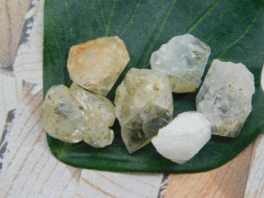 HERKIMER DIAMOND ROCK STONE LAPIDARY SPECIMEN: HERKIMER DIAMOND ROCK STONE LAPIDARY SPECIMEN — Part of our Discover Curiosity Shop, Crystals and Gems auction at HATMAN'S Auctions! Please see photos for measurements and condition. YES, we have