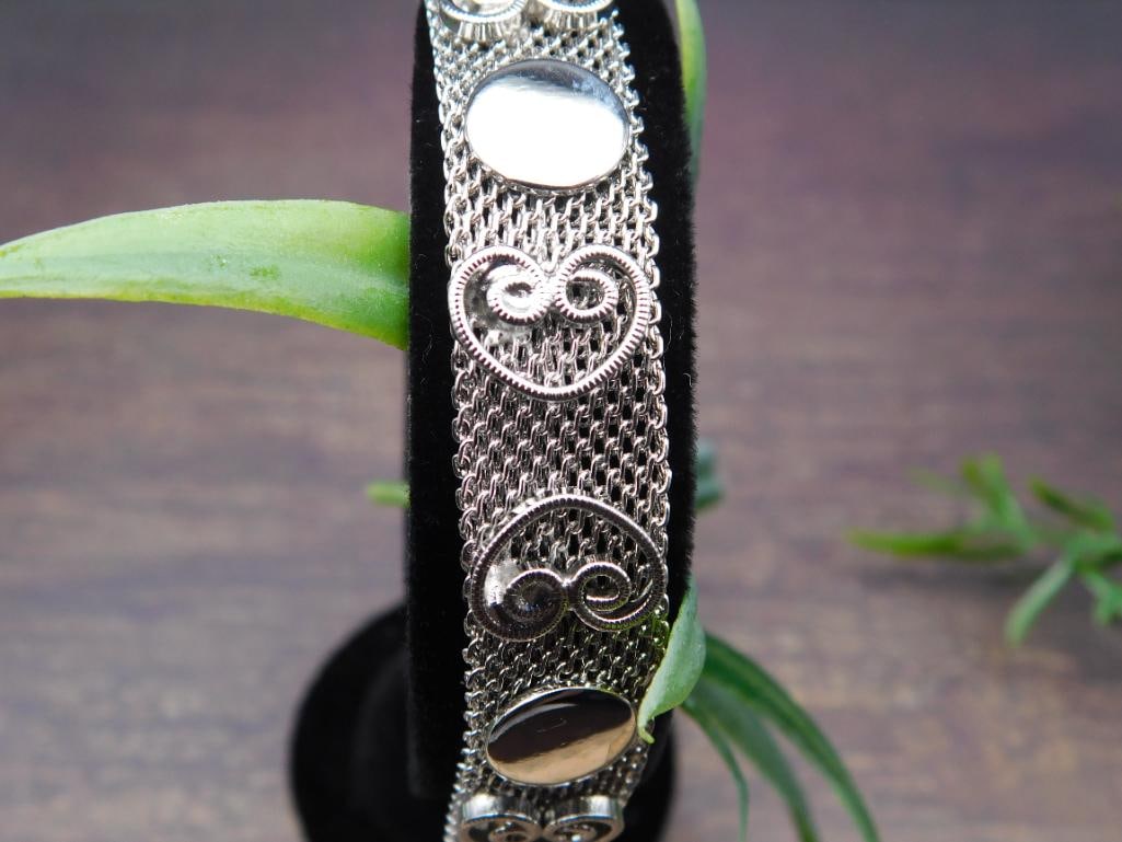 BRACELET: BRACELET — Part of our Discover Curiosity Shop, Crystals and Gems auction at HATMAN'S Auctions! Please see photos for measurements and condition. YES, we have in-house shipping! We have MANY REPEAT