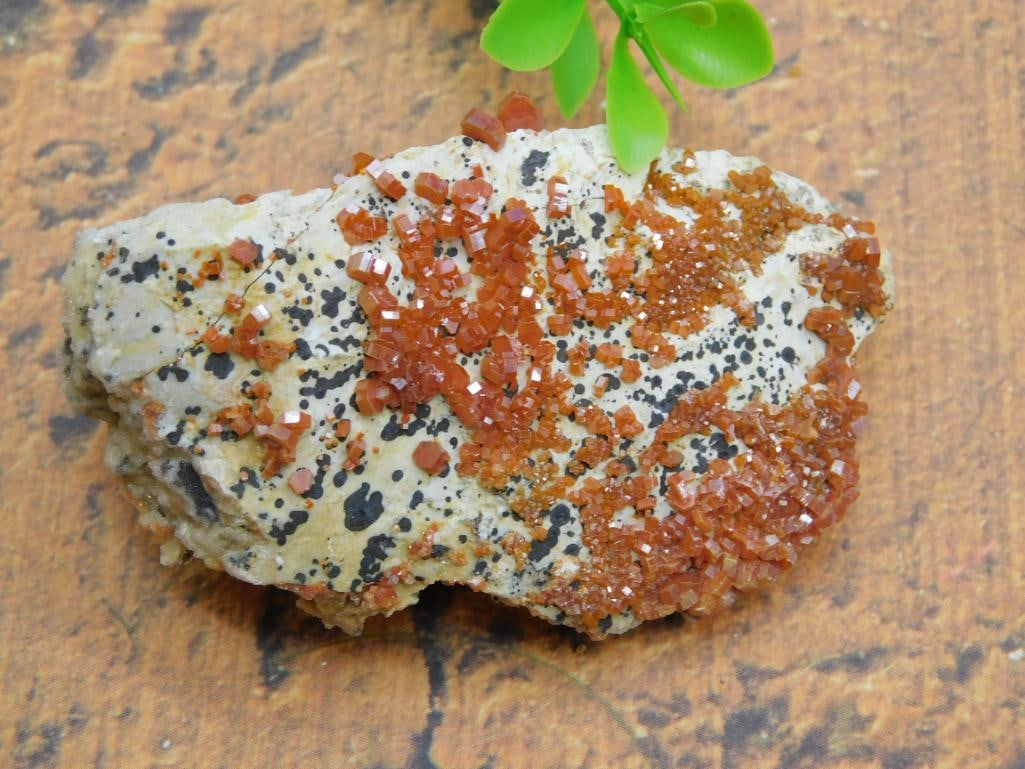 VANADINITE ROCK STONE LAPIDARY SPECIMEN: VANADINITE ROCK STONE LAPIDARY SPECIMEN — Part of our Discover Curiosity Shop, Crystals and Gems auction at HATMAN'S Auctions! Please see photos for measurements and condition. YES, we have