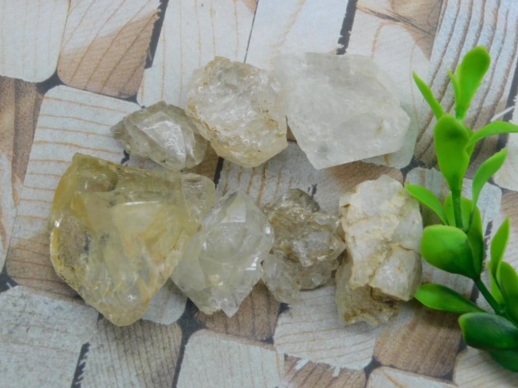 HERKIMER DIAMOND ROCK STONE LAPIDARY SPECIMEN: HERKIMER DIAMOND ROCK STONE LAPIDARY SPECIMEN — Part of our Discover Curiosity Shop, Crystals and Gems auction at HATMAN'S Auctions! Please see photos for measurements and condition. YES, we have