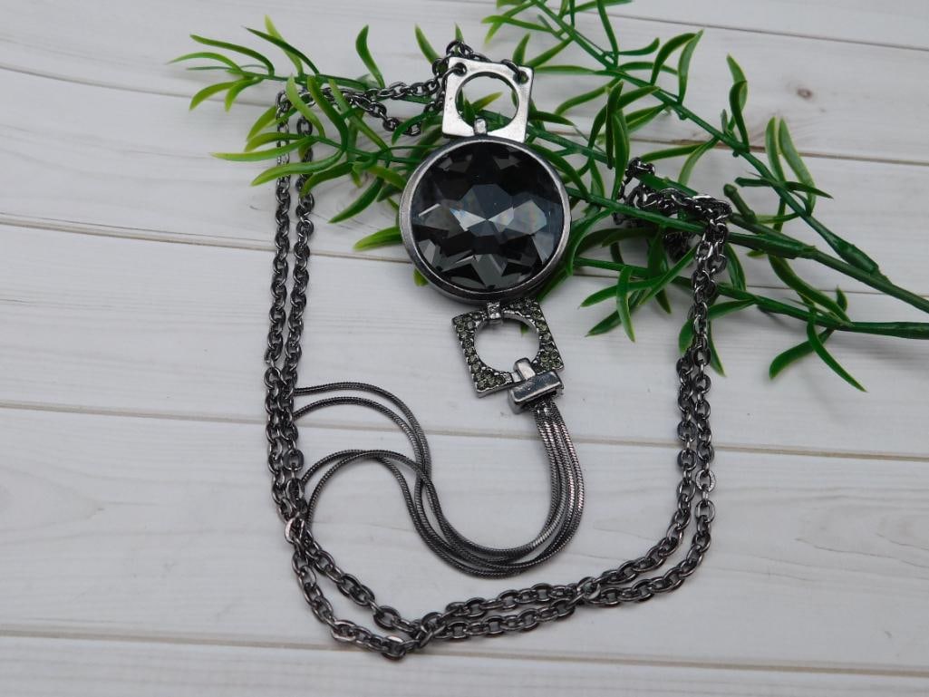 FASHION JEWELRY: FASHION JEWELRY — Part of our Discover Curiosity Shop, Crystals and Gems auction at HATMAN'S Auctions! Please see photos for measurements and condition. YES, we have in-house shipping! We have MANY