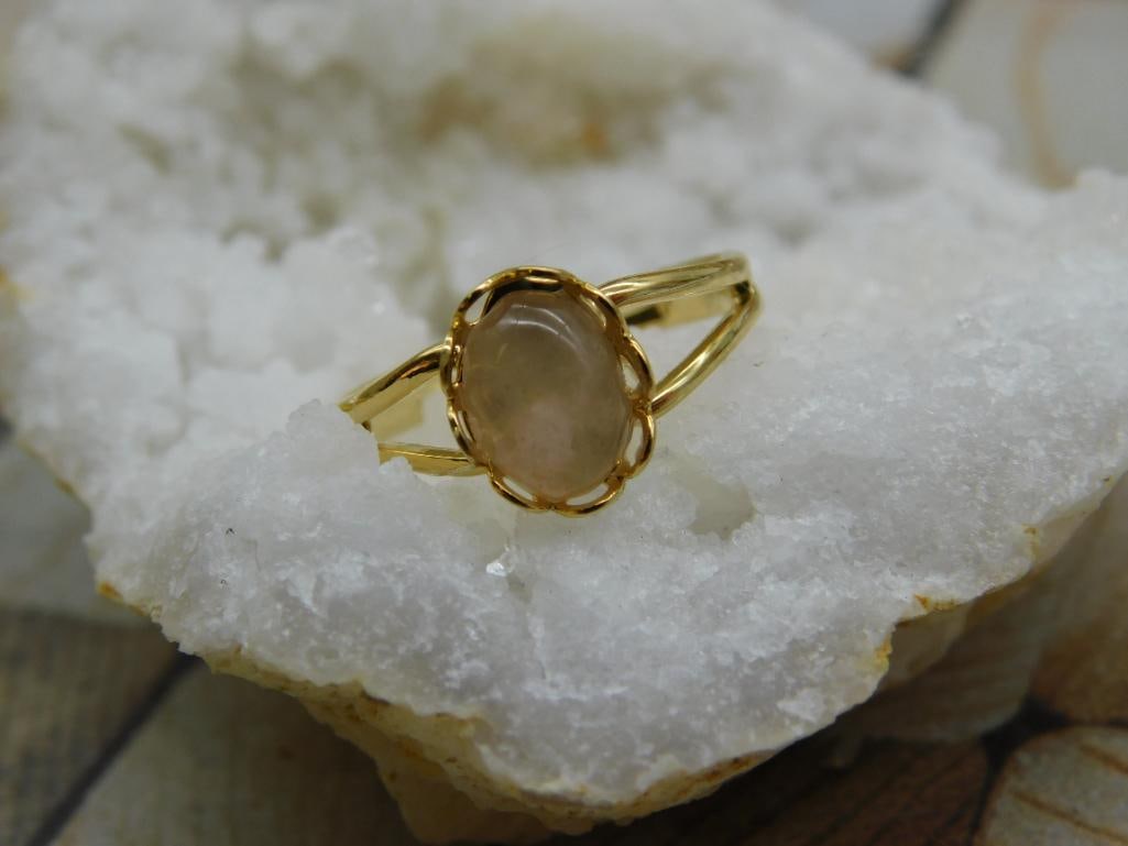 STONE RING ROCK STONE LAPIDARY SPECIMEN: STONE RING ROCK STONE LAPIDARY SPECIMEN — Part of our Discover Curiosity Shop, Crystals and Gems auction at HATMAN'S Auctions! Please see photos for measurements and condition. YES, we have