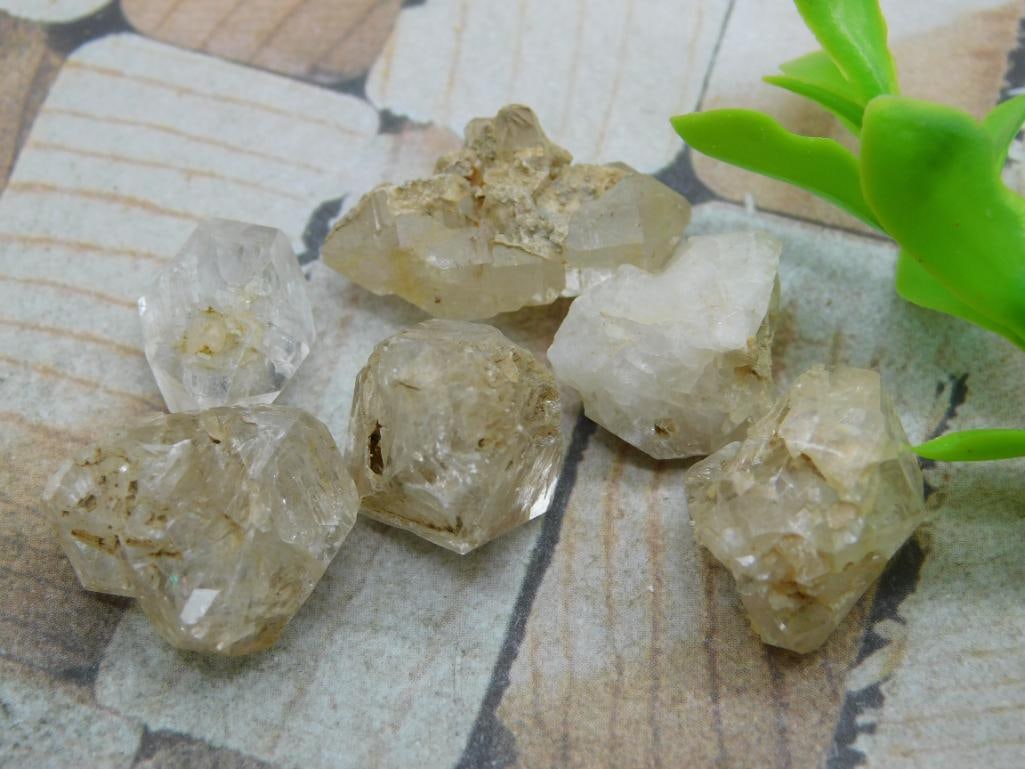 HERKIMER DIAMONDS ROCK STONE LAPIDARY SPECIMEN: HERKIMER DIAMONDS ROCK STONE LAPIDARY SPECIMEN — Part of our Discover Curiosity Shop, Crystals and Gems auction at HATMAN'S Auctions! Please see photos for measurements and condition. YES, we have