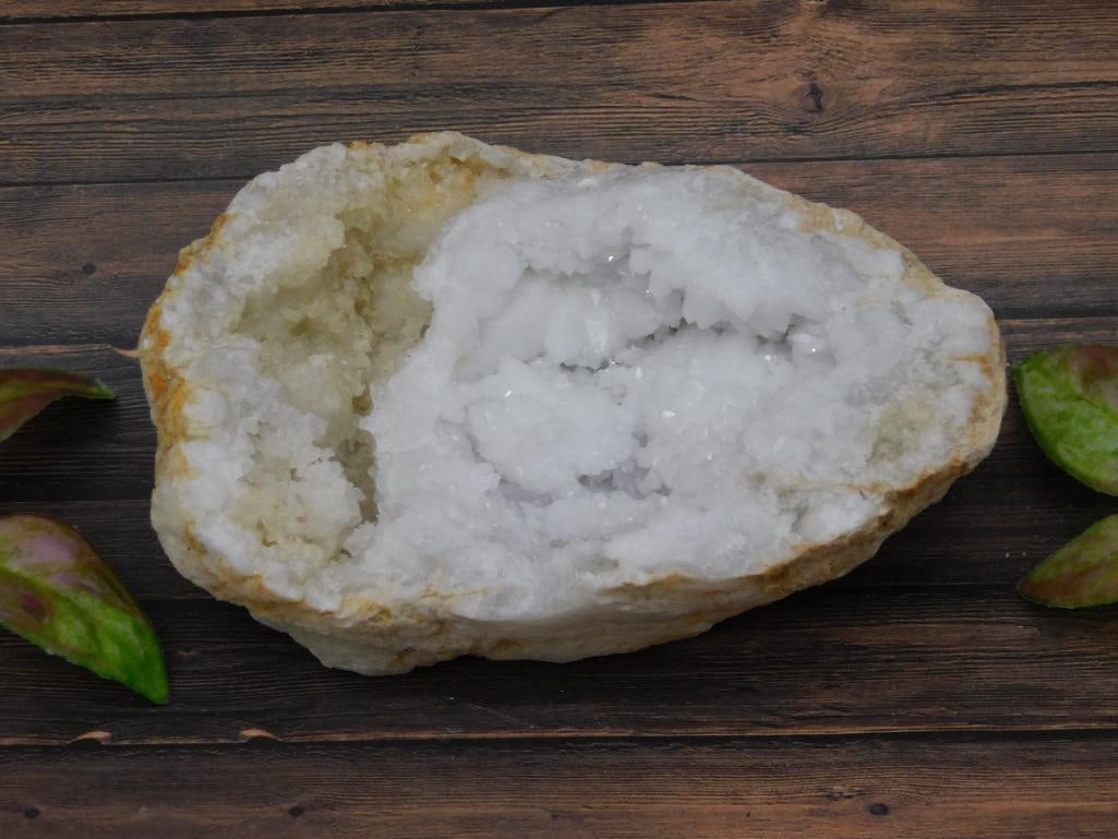 GEODE ROCK STONE LAPIDARY SPECIMEN: GEODE ROCK STONE LAPIDARY SPECIMEN — Part of our Discover Curiosity Shop, Crystals and Gems auction at HATMAN'S Auctions! Please see photos for measurements and condition. YES, we have in-house