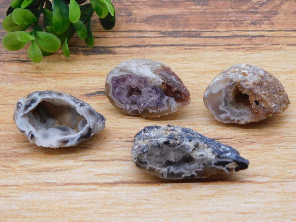 GEODE ROCK STONE LAPIDARY SPECIMEN: GEODE ROCK STONE LAPIDARY SPECIMEN — Part of our Discover Curiosity Shop, Crystals and Gems auction at HATMAN'S Auctions! Please see photos for measurements and condition. YES, we have in-house ship