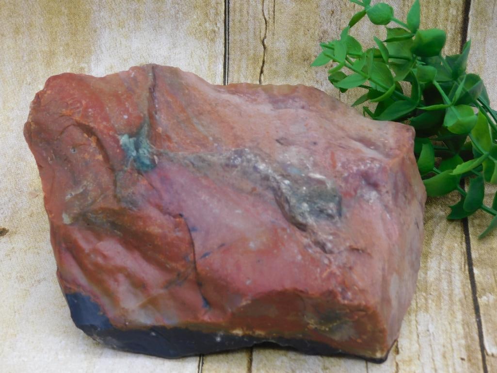 2 POUND ROCK STONE LAPIDARY SPECIMEN: 2 POUND ROCK STONE LAPIDARY SPECIMEN — Part of our Discover Curiosity Shop, Crystals and Gems auction at HATMAN'S Auctions! Please see photos for measurements and condition. YES, we have in-house