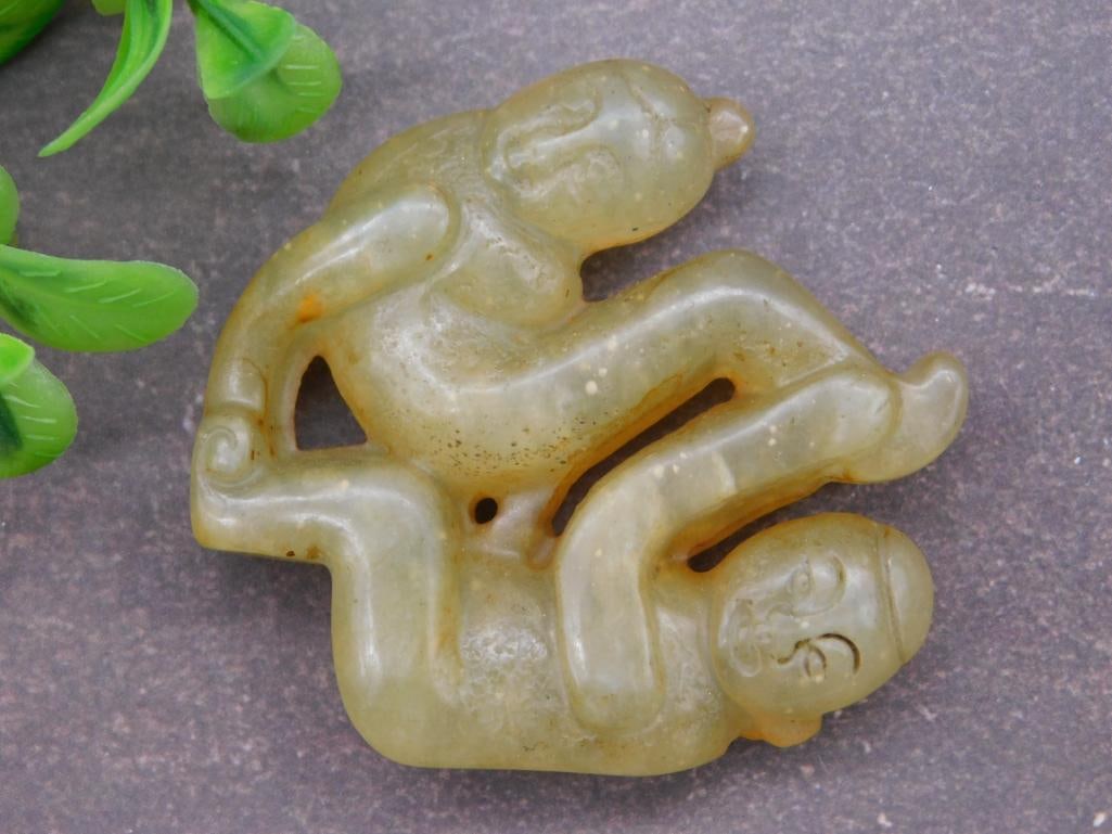 CARVED JADE ROCK STONE LAPIDARY SPECIMEN: CARVED JADE ROCK STONE LAPIDARY SPECIMEN — Part of our Discover Curiosity Shop, Crystals and Gems auction at HATMAN'S Auctions! Please see photos for measurements and condition. YES, we have
