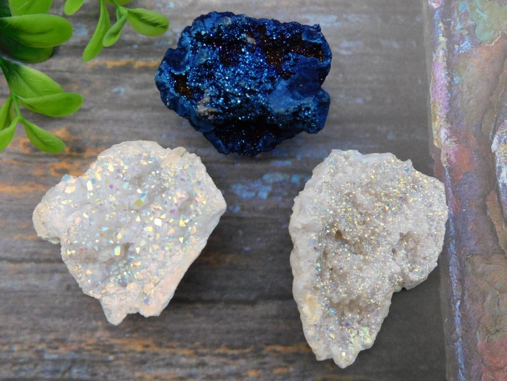 ALIEN EGG GEODE ROCK STONE LAPIDARY SPECIMEN: ALIEN EGG GEODE ROCK STONE LAPIDARY SPECIMEN — Part of our Discover The Grand Reveal, Crystals and Gems auction at HATMAN'S Auctions! Please see photos for measurements and condition. YES, we have i