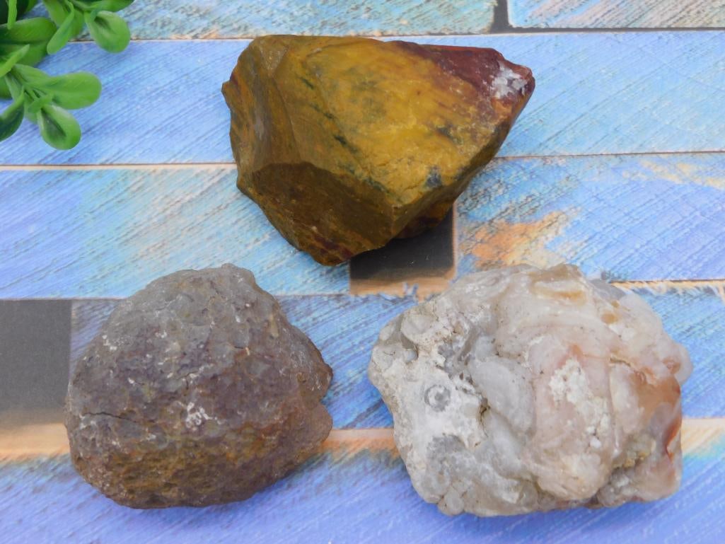 MIXED LOT ROCK STONE LAPIDARY SPECIMEN: MIXED LOT ROCK STONE LAPIDARY SPECIMEN — Part of our Discover The Grand Reveal, Crystals and Gems auction at HATMAN'S Auctions! Please see photos for measurements and condition. YES, we have