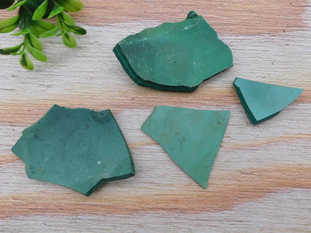 MALACHITE ROCK STONE LAPIDARY SPECIMEN: MALACHITE ROCK STONE LAPIDARY SPECIMEN — Part of our Discover The Grand Reveal, Crystals and Gems auction at HATMAN'S Auctions! Please see photos for measurements and condition. YES, we have