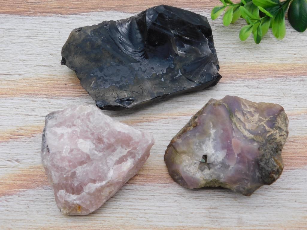 MIXED LOT ROCK STONE LAPIDARY SPECIMEN: MIXED LOT ROCK STONE LAPIDARY SPECIMEN — Part of our Discover The Grand Reveal, Crystals and Gems auction at HATMAN'S Auctions! Please see photos for measurements and condition. YES, we have