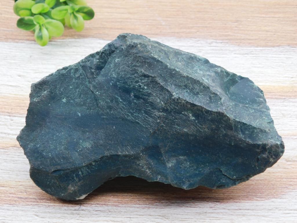 BLOODSTONE ROCK STONE LAPIDARY SPECIMEN: BLOODSTONE ROCK STONE LAPIDARY SPECIMEN — Part of our Discover The Grand Reveal, Crystals and Gems auction at HATMAN'S Auctions! Please see photos for measurements and condition. YES, we have