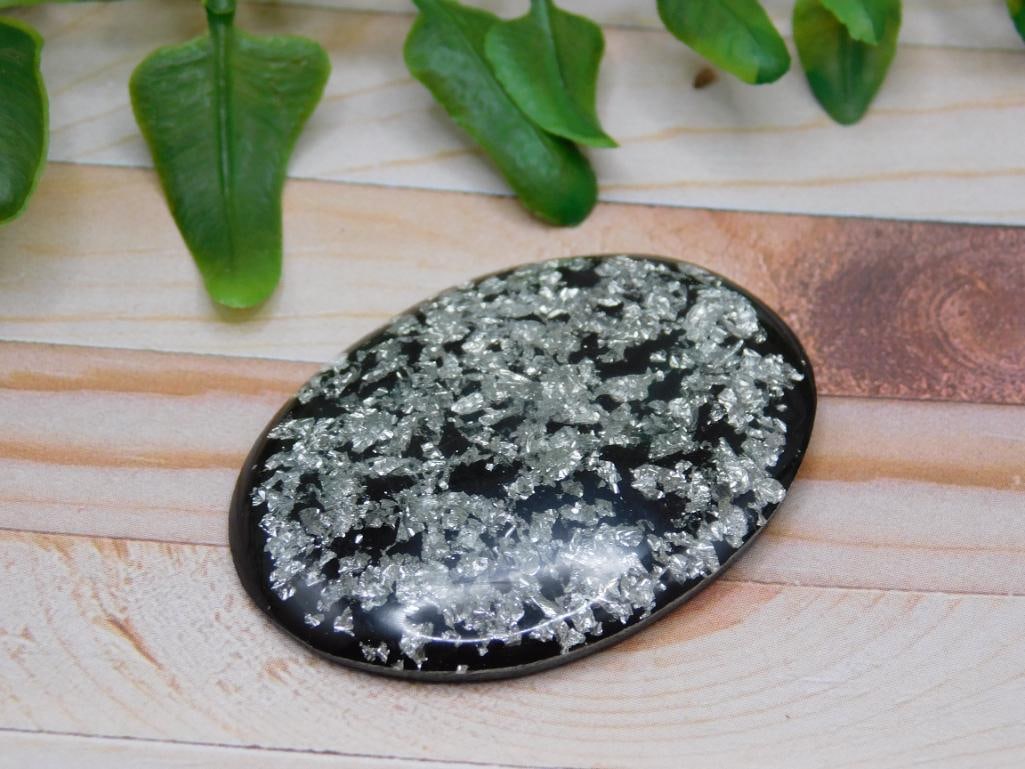 SILVER FLECKED CABOCHON ROCK STONE LAPIDARY SPECIMEN: SILVER FLECKED CABOCHON ROCK STONE LAPIDARY SPECIMEN — Part of our Discover The Grand Reveal, Crystals and Gems auction at HATMAN'S Auctions! Please see photos for measurements and condition. YES,