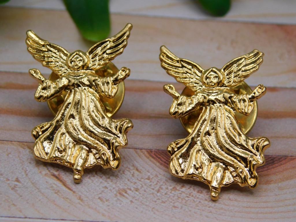 ANGEL PINS: ANGEL PINS — Part of our Discover The Grand Reveal, Crystals and Gems auction at HATMAN'S Auctions! Please see photos for measurements and condition. YES, we have in-house shipping! We have MANY