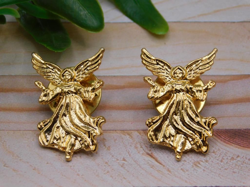 ANGEL PINS: ANGEL PINS — Part of our Discover The Grand Reveal, Crystals and Gems auction at HATMAN'S Auctions! Please see photos for measurements and condition. YES, we have in-house shipping! We have MANY REP