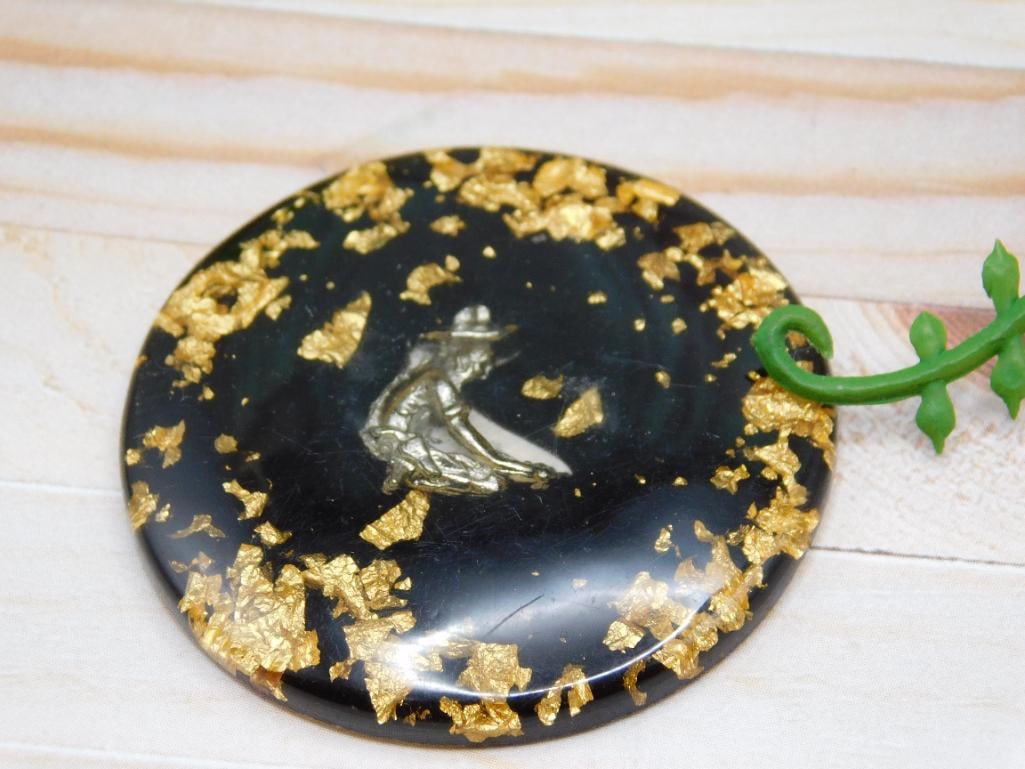 GOLD FLECKED COWBOY CABOCHON ROCK STONE LAPIDARY SPECIMEN: GOLD FLECKED COWBOY CABOCHON ROCK STONE LAPIDARY SPECIMEN — Part of our Discover The Grand Reveal, Crystals and Gems auction at HATMAN'S Auctions! Please see photos for measurements and condition. Y