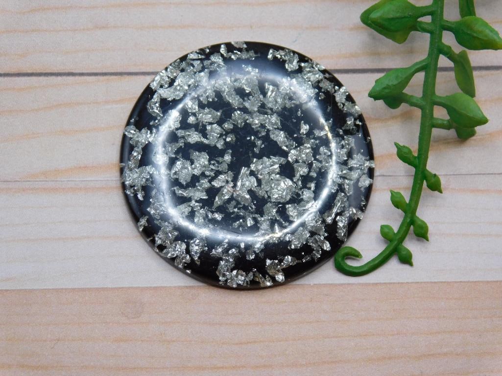 SILVER FLECKED CABOCHON ROCK STONE LAPIDARY SPECIMEN: SILVER FLECKED CABOCHON ROCK STONE LAPIDARY SPECIMEN — Part of our Discover The Grand Reveal, Crystals and Gems auction at HATMAN'S Auctions! Please see photos for measurements and condition. YES,