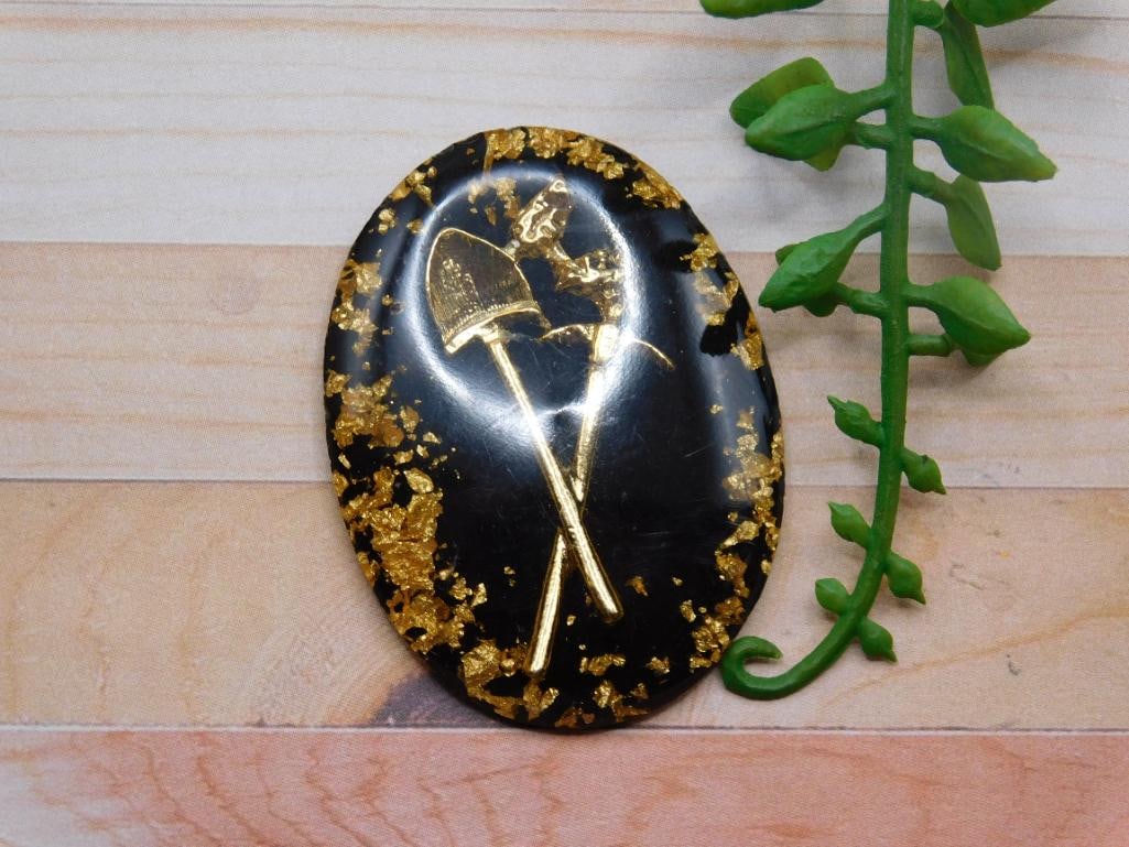 GOLD FLECKED CABOCHON ROCK STONE LAPIDARY SPECIMEN: GOLD FLECKED CABOCHON ROCK STONE LAPIDARY SPECIMEN — Part of our Discover The Grand Reveal, Crystals and Gems auction at HATMAN'S Auctions! Please see photos for measurements and condition. YES, we