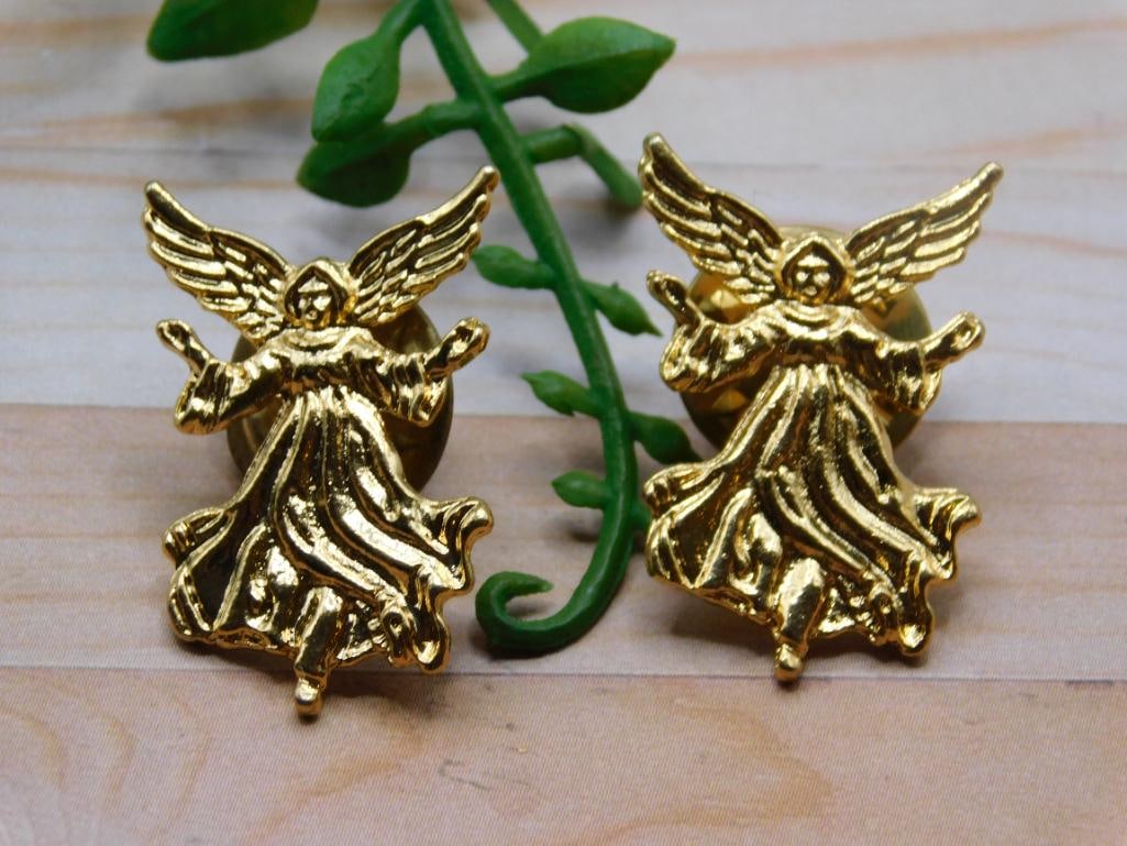 ANGEL PINS: ANGEL PINS — Part of our Discover The Grand Reveal, Crystals and Gems auction at HATMAN'S Auctions! Please see photos for measurements and condition. YES, we have in-house shipping! We have MANY REP