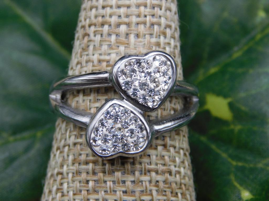 STONE RING ROCK STONE LAPIDARY SPECIMEN: STONE RING ROCK STONE LAPIDARY SPECIMEN - Part of our Discover Silver Lining, Crystals and Gems auction at HATMAN'S Auctions! Please see photos for measurements and condition. YES, we have in-house sh