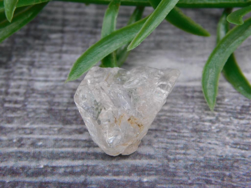 HERKIMER DIAMOND ROCK STONE LAPIDARY SPECIMEN: HERKIMER DIAMOND ROCK STONE LAPIDARY SPECIMEN - Part of our Discover Silver Lining, Crystals and Gems auction at HATMAN'S Auctions! Please see photos for measurements and condition. YES, we have