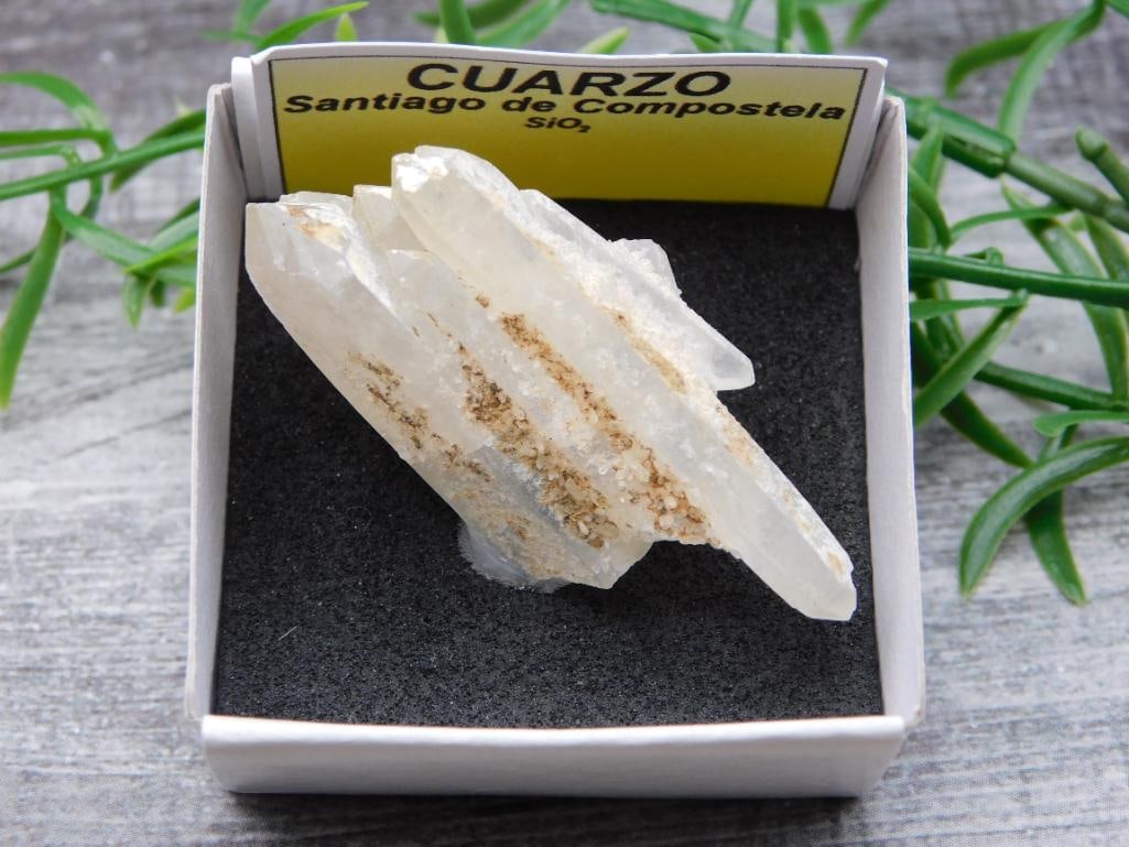 QUARTZ ROCK STONE LAPIDARY SPECIMEN: QUARTZ ROCK STONE LAPIDARY SPECIMEN - Part of our Discover Silver Lining, Crystals and Gems auction at HATMAN'S Auctions! Please see photos for measurements and condition. YES, we have in-house