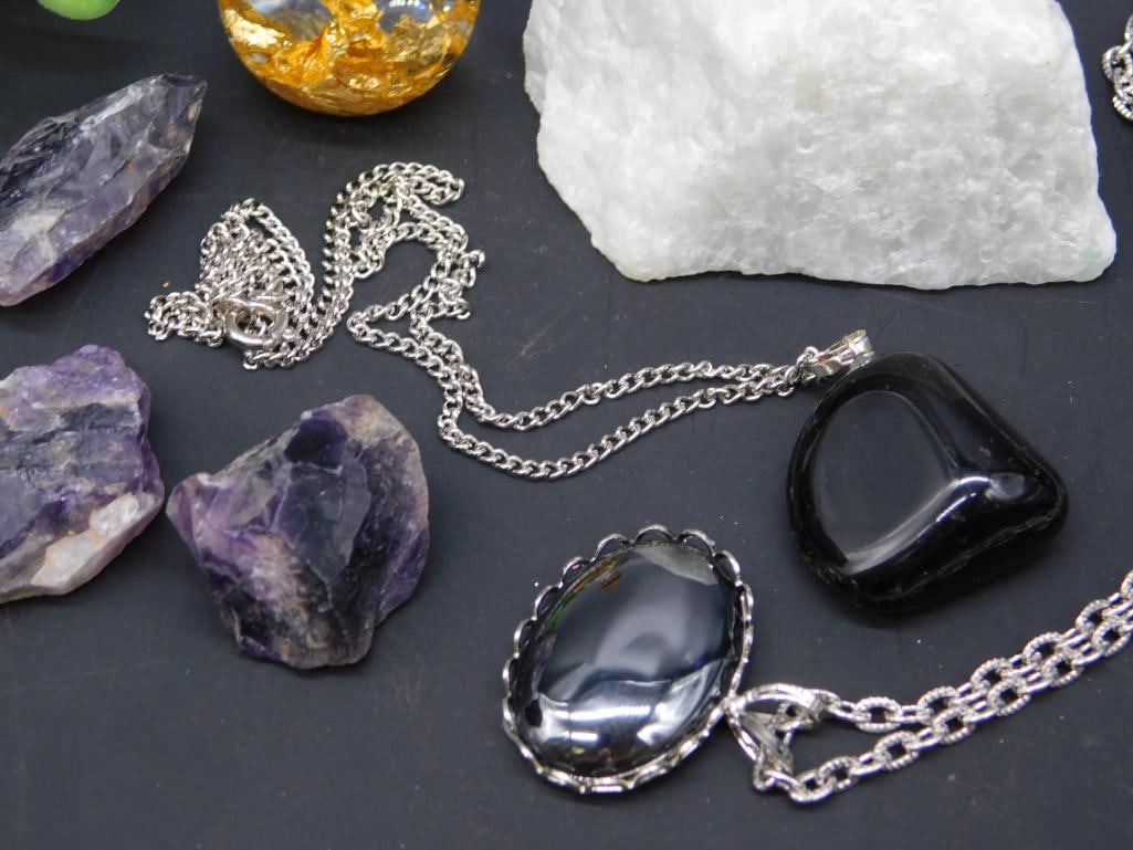 MIXED JEWELRY LOT ROCK STONE LAPIDARY SPECIMEN: MIXED JEWELRY LOT ROCK STONE LAPIDARY SPECIMEN — Part of our Discover Mystic Finds, Crystals and Gems auction at HATMAN'S Auctions! Please see photos for measurements and condition. YES, we have