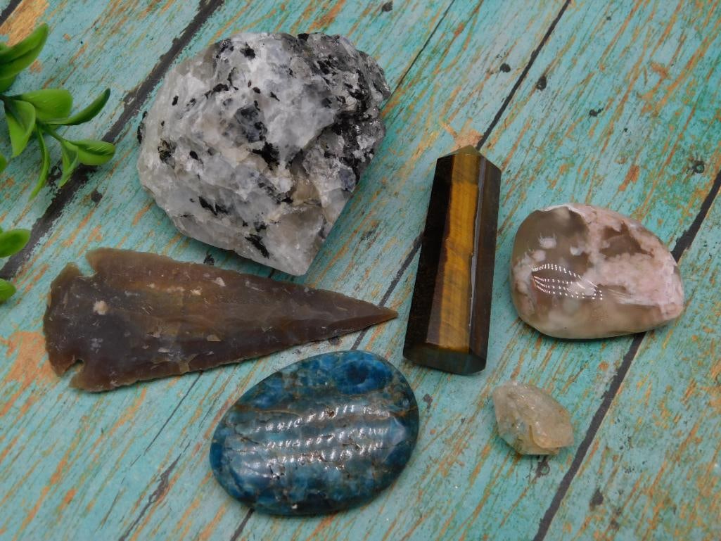 MIXED LOT ROCK STONE LAPIDARY SPECIMEN: MIXED LOT ROCK STONE LAPIDARY SPECIMEN — Part of our Discover Mystic Finds, Crystals and Gems auction at HATMAN'S Auctions! Please see photos for measurements and condition. YES, we have in-house sh