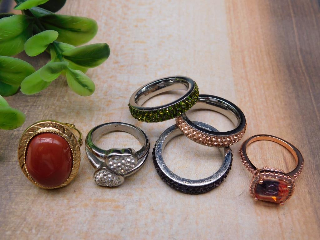 STONE RINGS ROCK STONE LAPIDARY SPECIMEN: STONE RINGS ROCK STONE LAPIDARY SPECIMEN — Part of our Discover Mystic Finds, Crystals and Gems auction at HATMAN'S Auctions! Please see photos for measurements and condition. YES, we have in-house 