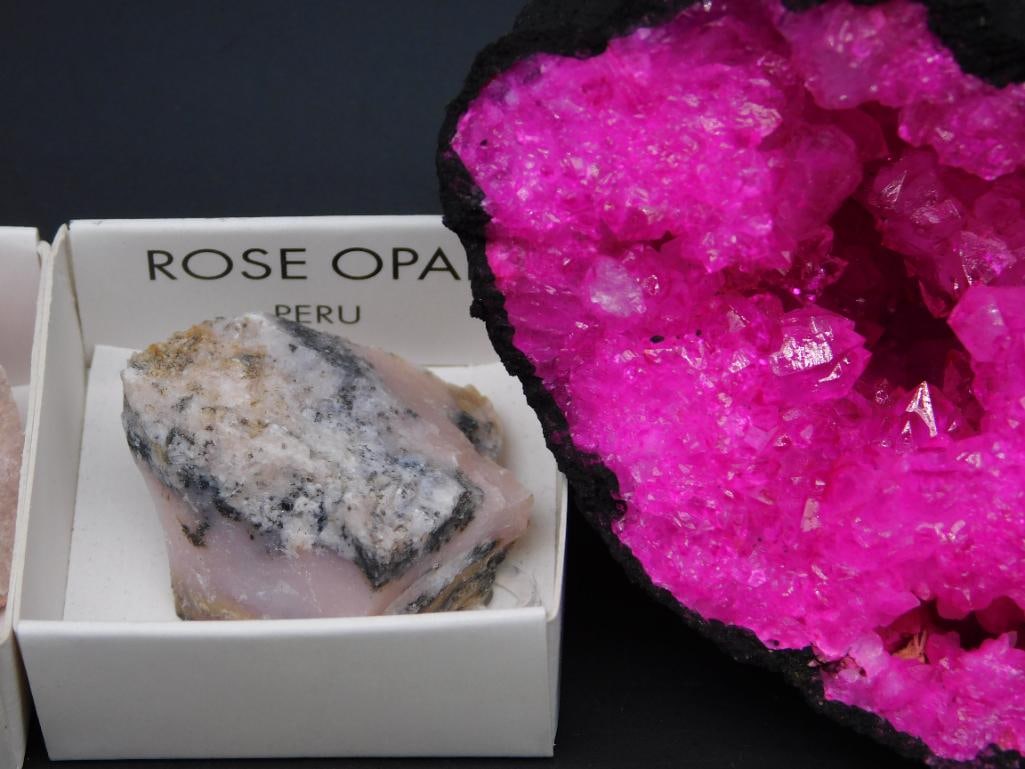 MIXED LOT ROCK STONE LAPIDARY SPECIMEN: MIXED LOT ROCK STONE LAPIDARY SPECIMEN — Part of our Discover Mystic Finds, Crystals and Gems auction at HATMAN'S Auctions! Please see photos for measurements and condition. YES, we have in-house