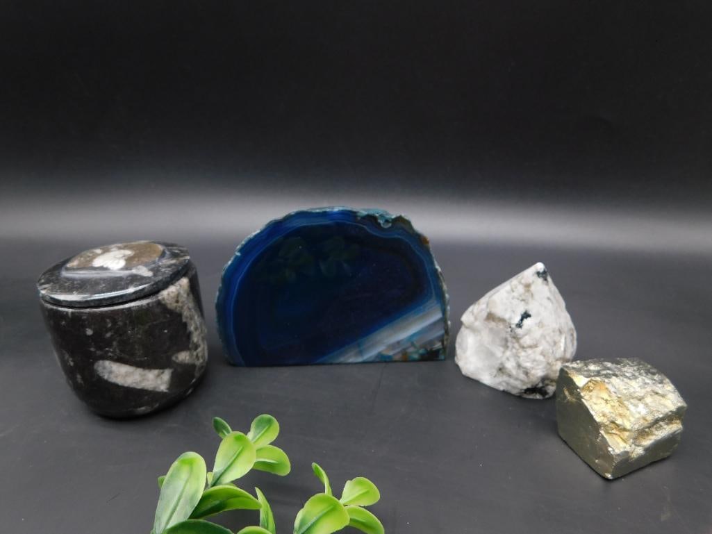 MIXED LOT ROCK STONE LAPIDARY SPECIMEN: MIXED LOT ROCK STONE LAPIDARY SPECIMEN — Part of our Discover Mystic Finds, Crystals and Gems auction at HATMAN'S Auctions! Please see photos for measurements and condition. YES, we have in-house sh